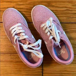 Nike SB pink